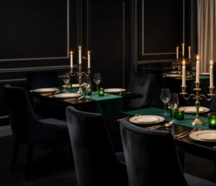 Elegatní interiér restaurace se sametem a tlumeným světlem